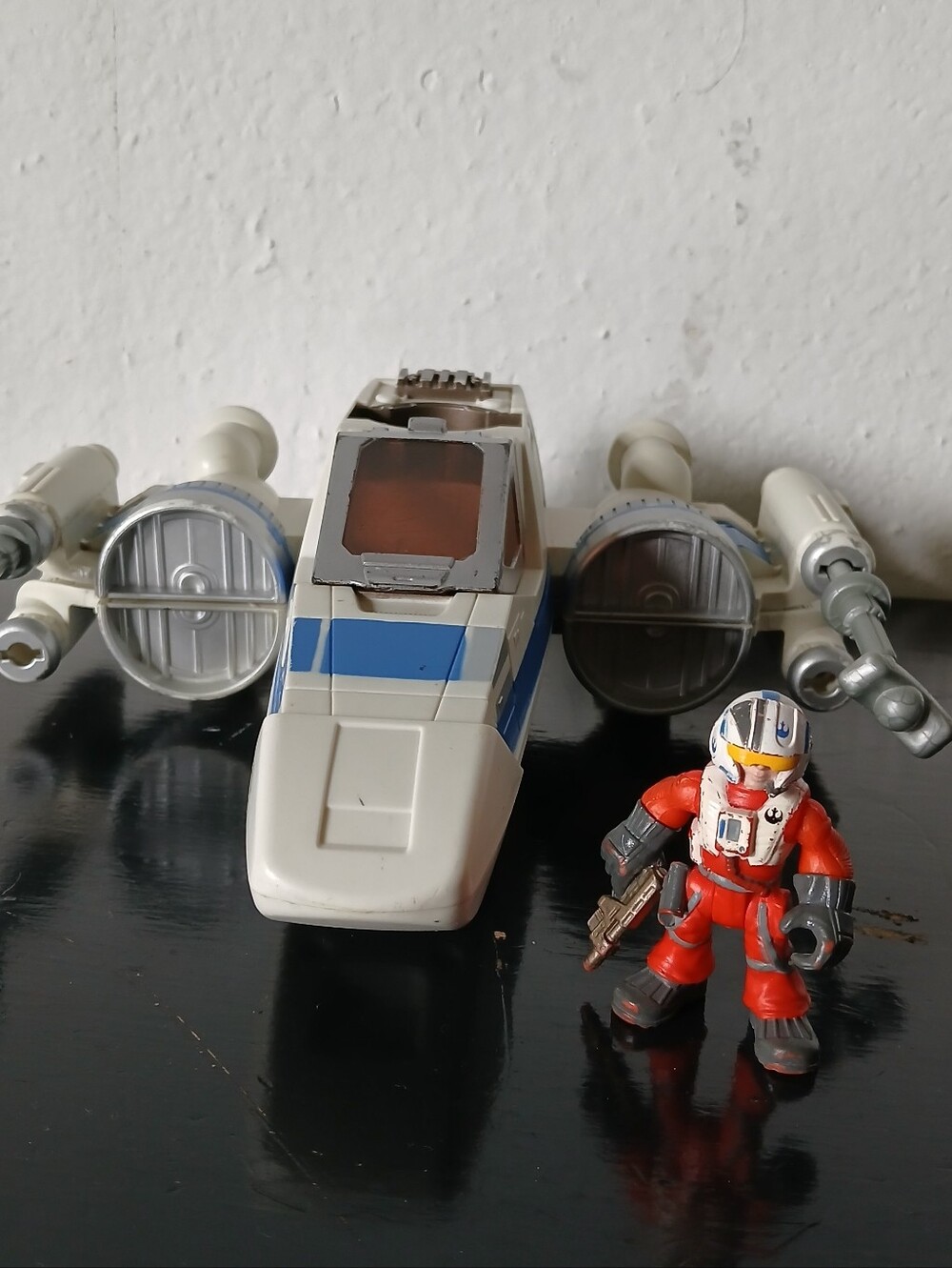 Starfighter Playset Toy Vehicle with Pilot - White and Blue